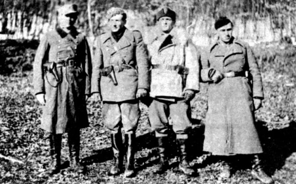 Дмитро Карпенко-"Яструб", сотник УПА, уродженець Полтавської області (другий справа)