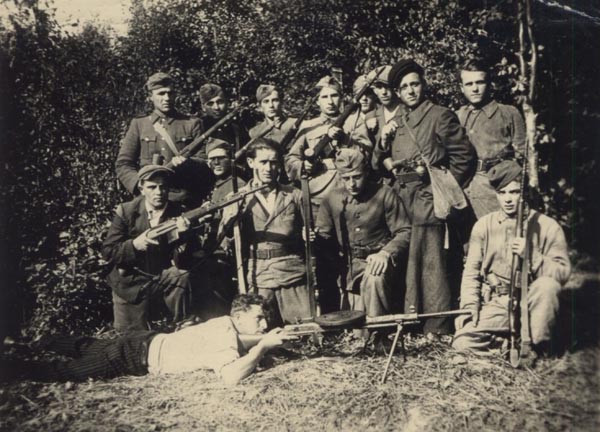 Повстанці з Тернопільщини. Сотня "Орли", 1944 рік. Джерело: Архів ЦДВР