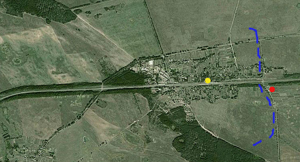  Супутникова карта місцевості довкола станції Крути. Червона крапка - меморіал Героям Крут, жовта - залізнична станція, синім позначена лінія окопів. Складів-магазинів уже нема, замість вузькоколійки з Чернігова в Ічню - автомобільні дороги